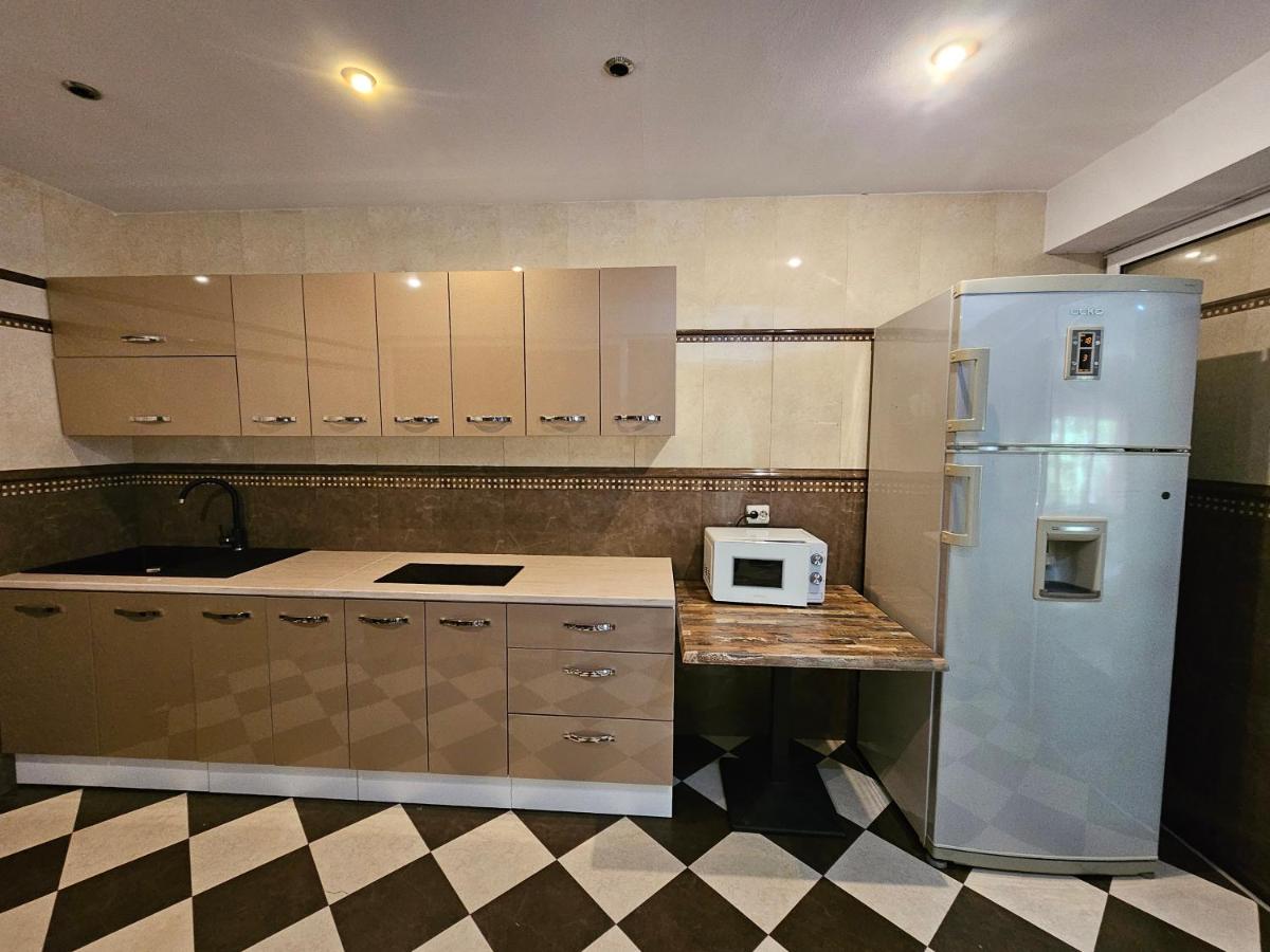 Deluxe One-Bedroom Apartment