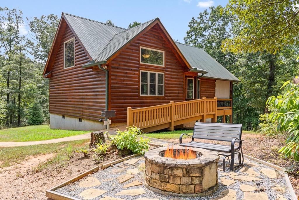 Cabin For Two Near Helen w Spa Amenities - B&B