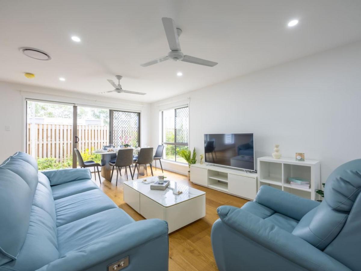 Brand new 4beds home Minutes from M1 and Local Shops - B&B