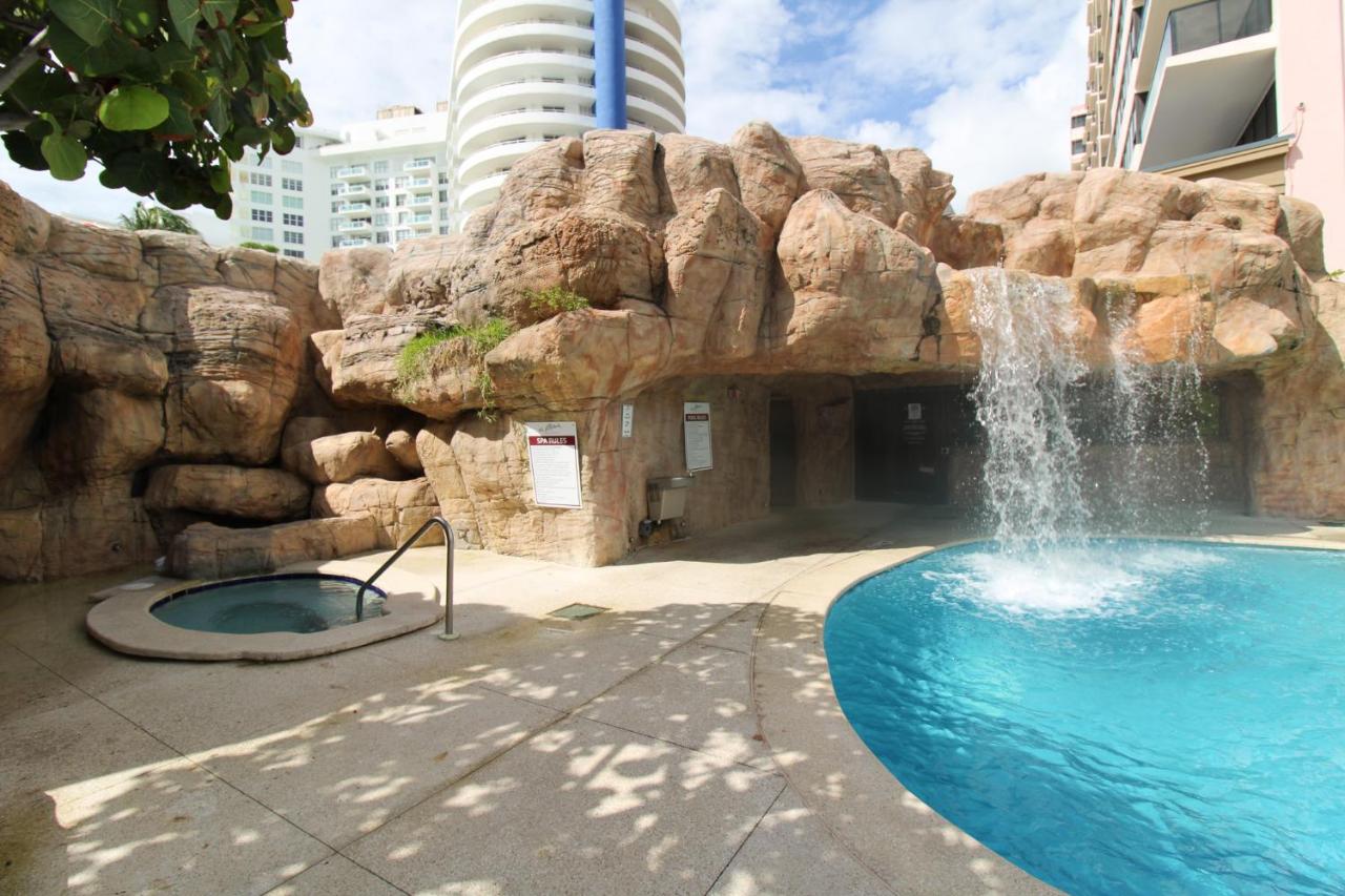 Castle 835 Oceanview studio on beach with pool, gym, bars, and FREE Parking - B&B