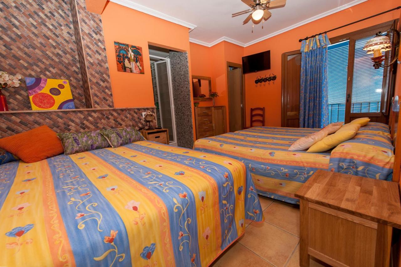 Double Orange Room