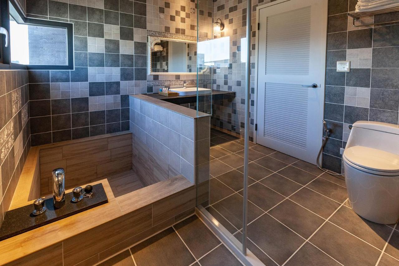 Deluxe Large Double Room with Bathtub