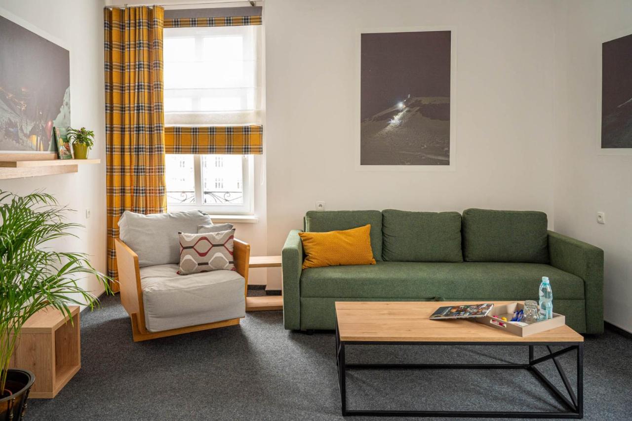 Apartamenty na Starówce - 3 piętro z widokiem na Ratusz, Rynek Główny i Centrum - Chambres d'hôtes Kalisz