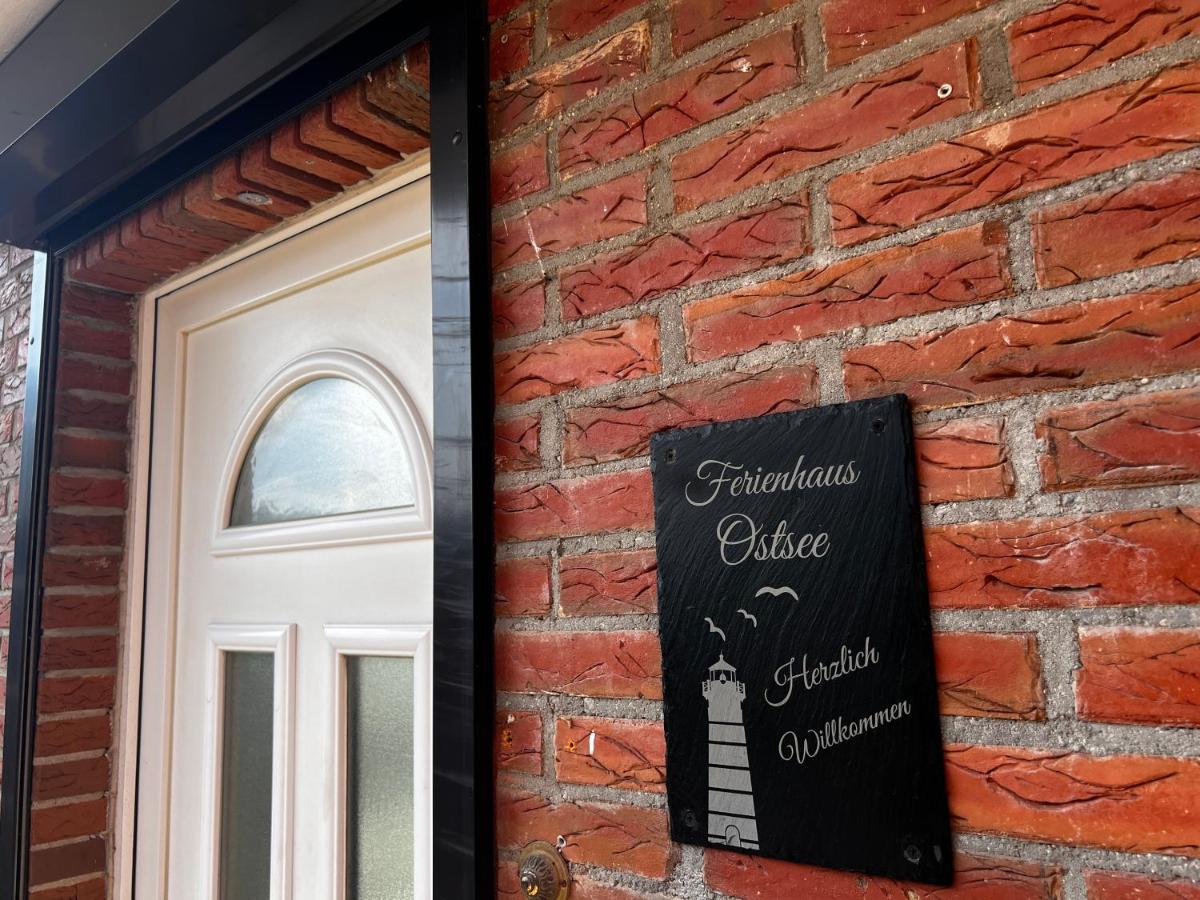 Neues Ferienhaus an der Ostsee mit Sauna,Kamin und Garten - B&B