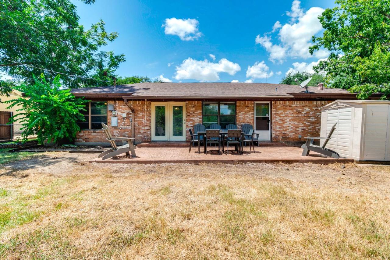 2 Mi to Kyle Field Bryan Home with Fenced Yard - Chambres d’hôtes