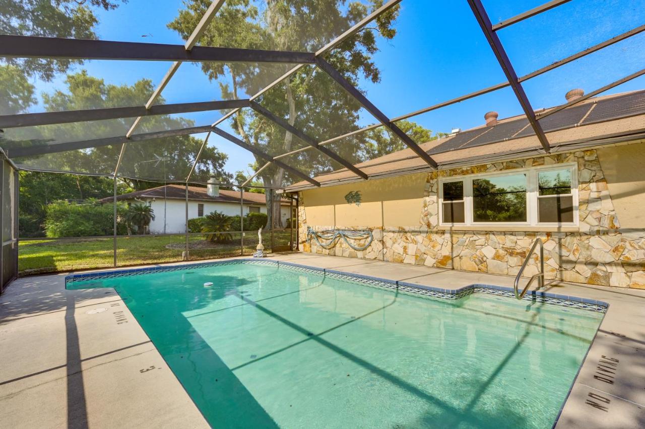 5 Mi to Weeki Wachee Spring Hill Home with Lanai - Chambres d’hôtes Spring Hill