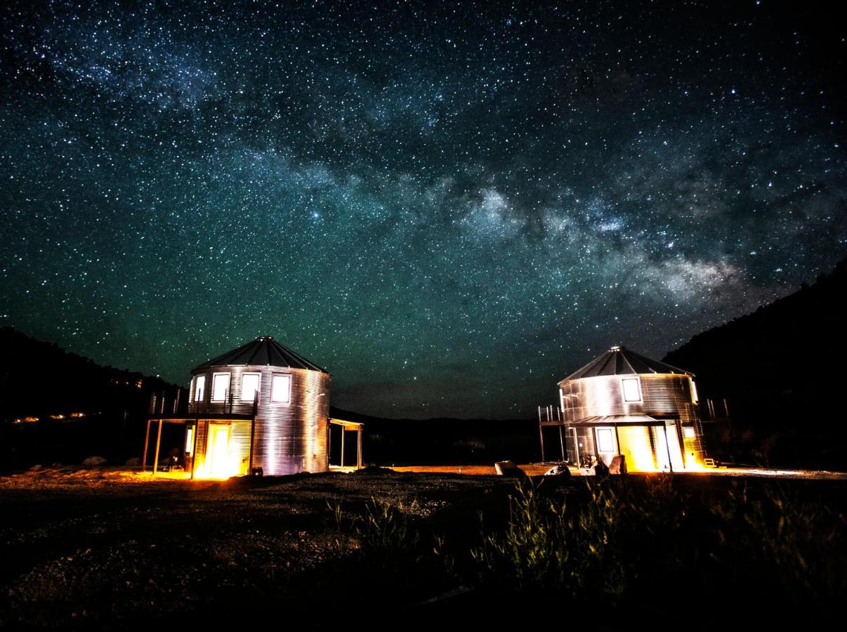 The Barn Silo At Goose Lake Lane - Bed and Breakfast