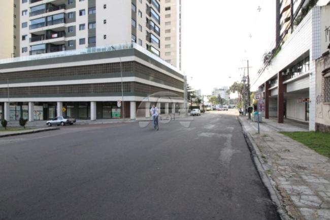 Apartamento no Cabral em Curitiba, com 3 quartos sendo um como closed, e 2 garagens - Ferienwohnung
