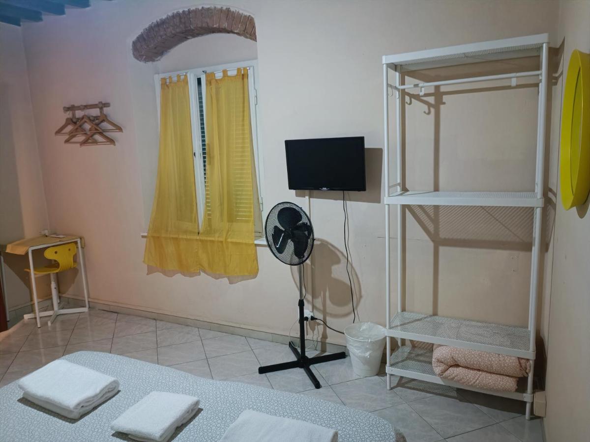 Camera Matrimoniale/Doppia con Letti Singoli con Bagno in Comune