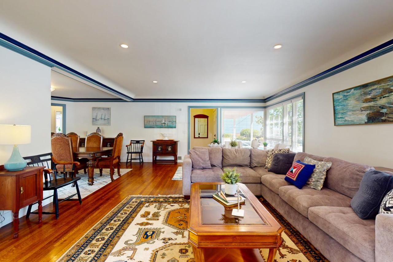 Five Bedroom Holiday Home