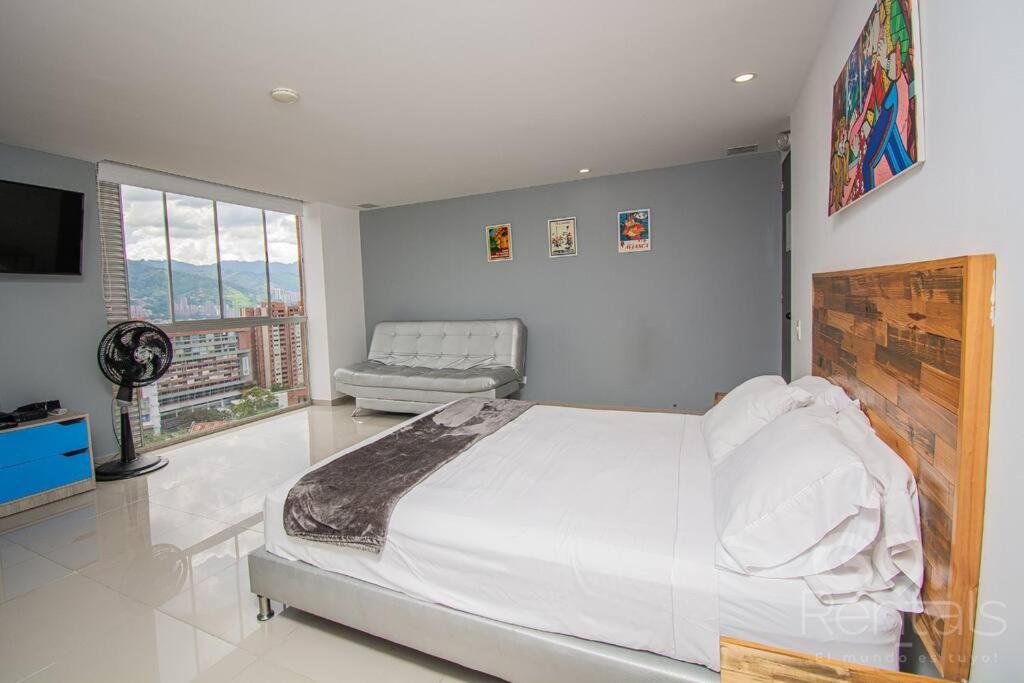 Mountain and City Views Loft Ultra-Fast Internet - B&B