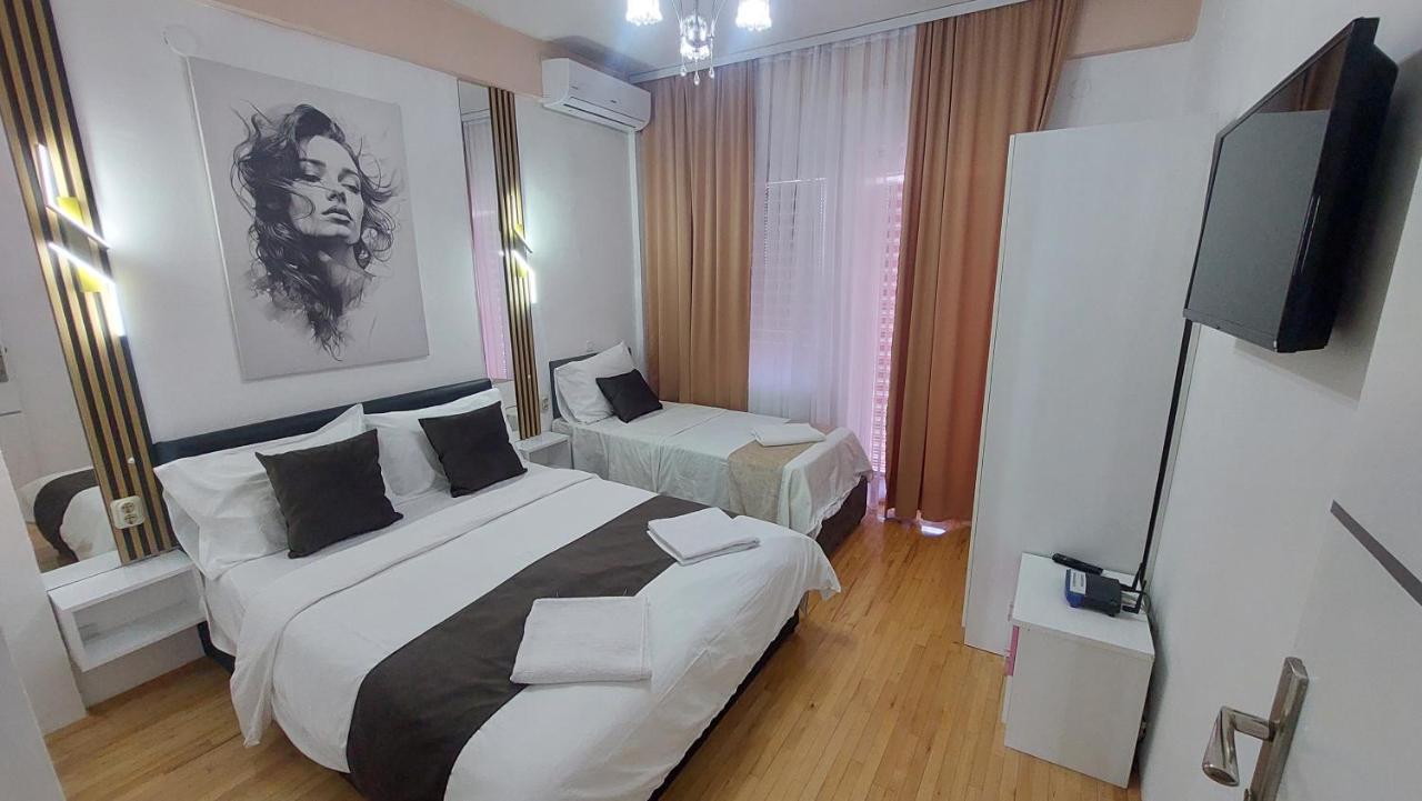 Deluxe Double Room (2 Adults + 1 Child)