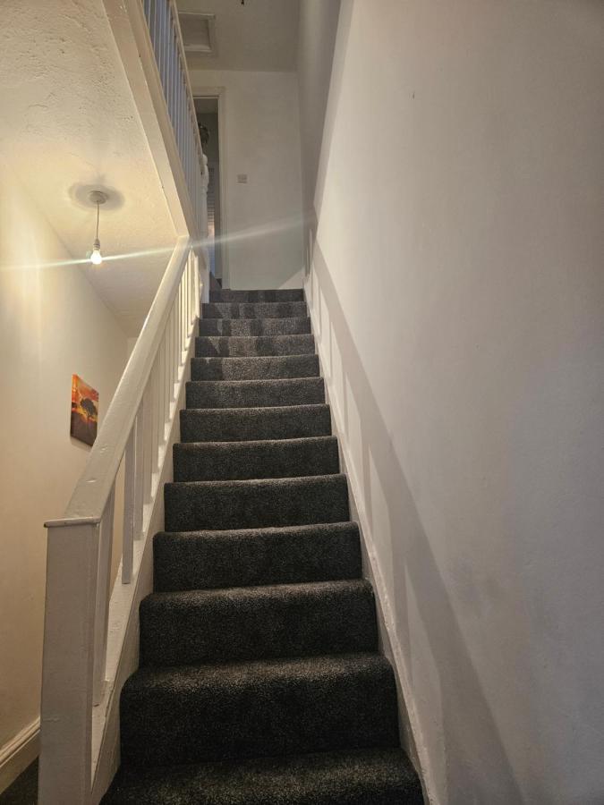 Liverpool Haven, Stylish and Spacious 3-Bedroom Apartment with City Access - B&B