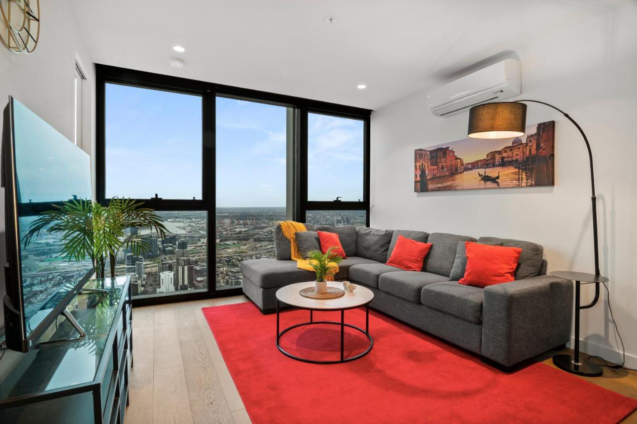Gorgeous City Views 71st Floor 3BR Apartment with Pool and Gym - B&B Melbourne
