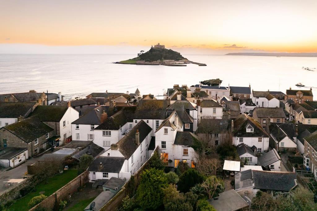 Historic Beachside Walled Garden Town House - Ferienwohnung Marazion