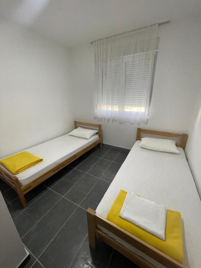 Camera Doppia con Letti Singoli con Bagno