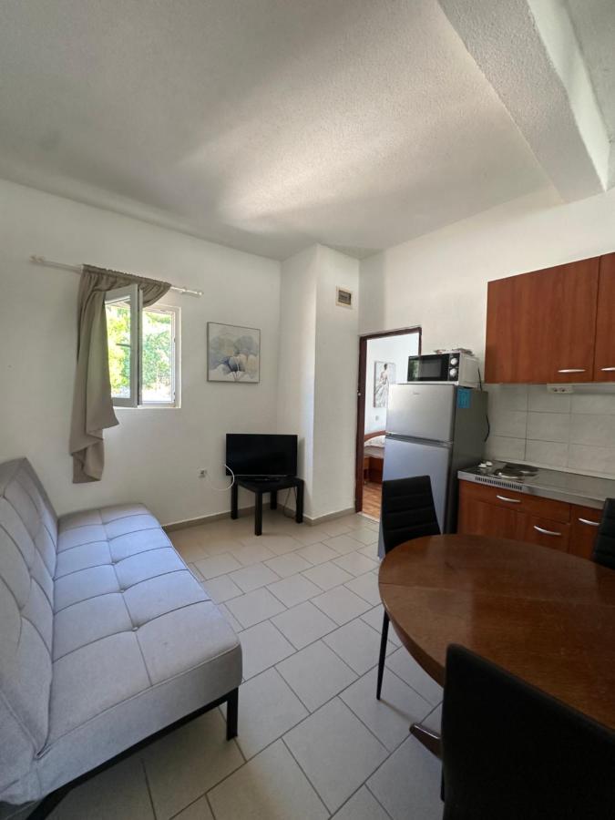 Apartment with Mountain View