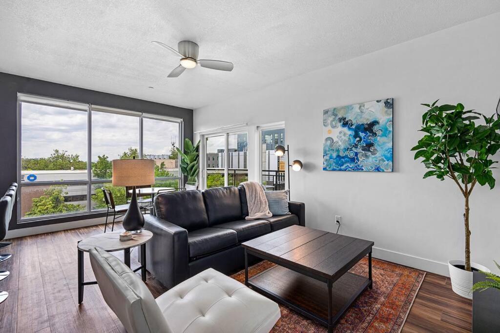 Gorgeous Central City 2BD 2BA - B&B