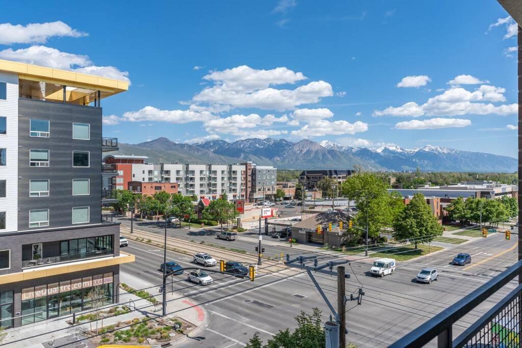 Luxury Apt 6th floor - King Bed Gym Prkg Pool NEW - B&B Salt Lake City