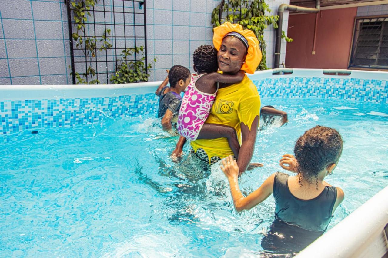 Bonamoussadi Gardens - Piscine-Wifi- Eau- Electricite 24h sur 24 - B&B Douala