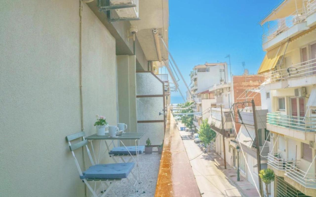 Loutraki Coastal Apartment Retreat - B&B