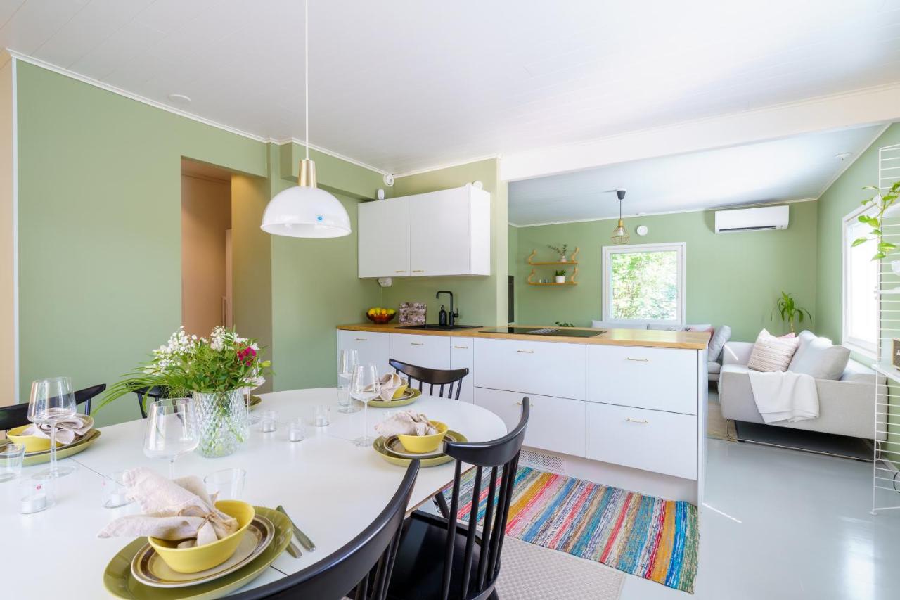 Finnish Heritage Villa, Outdoor Sauna & Hot Tub - B&B