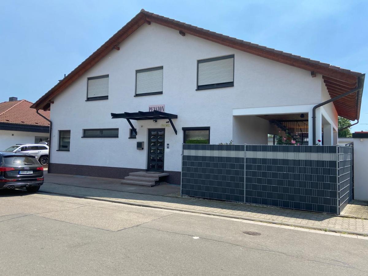 Casa Rosa Ferienwohnung in Altrip - B&B