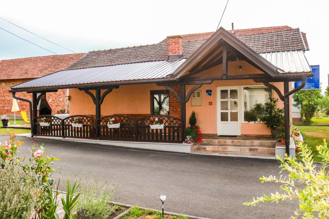 Guest house Studio apartman Marina - with jacuzzi, free parking, pet friendly - B&B
