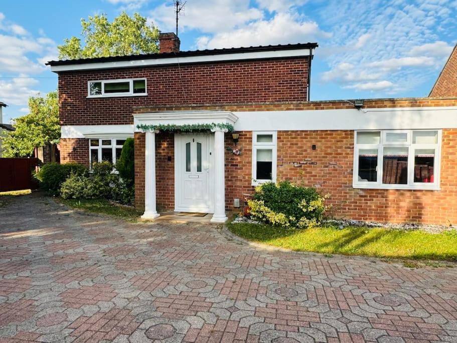 Contractors families free parking Ramsey Road - B&B