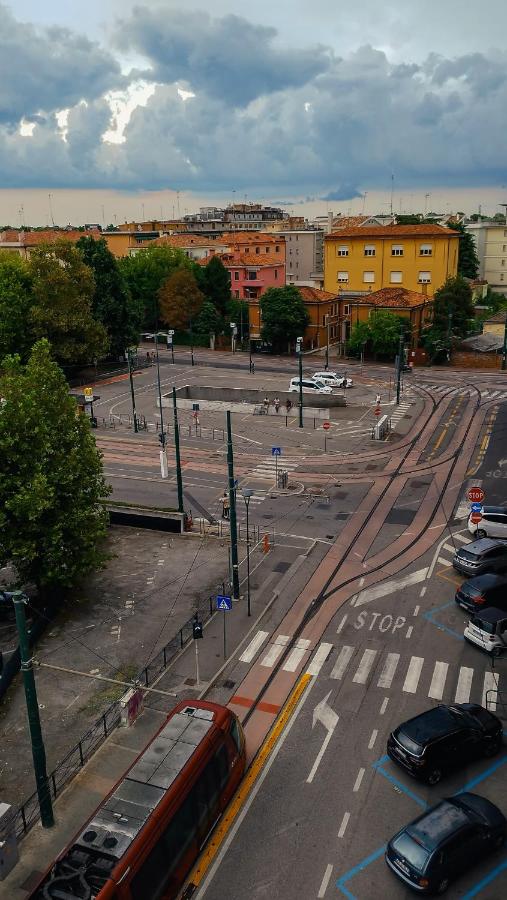 Zimmer mit Kingsize-Bett