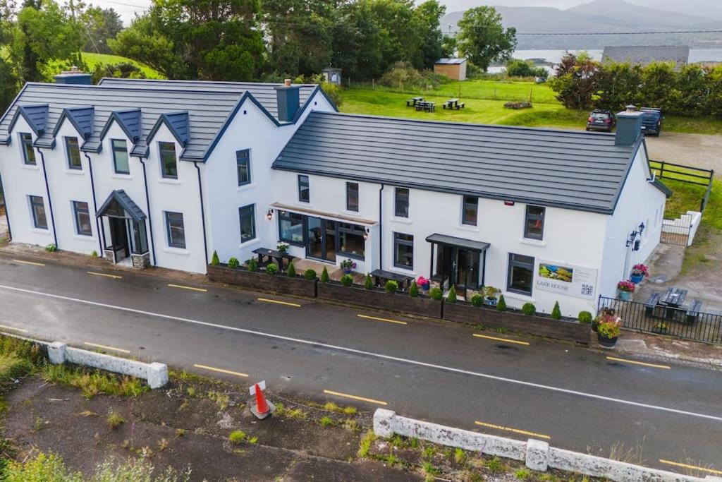 Lake House & Private Pub Kerry - Large Groups up to 26 People - B&B Kenmare