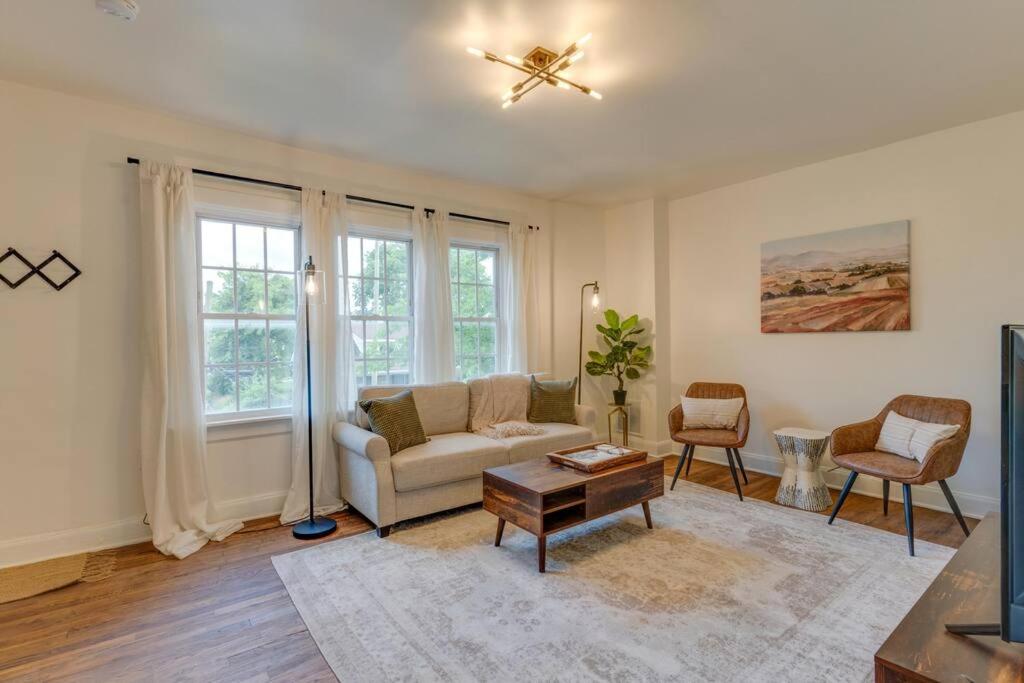 Southern Charmer 2 Miles to Broadway - B&B