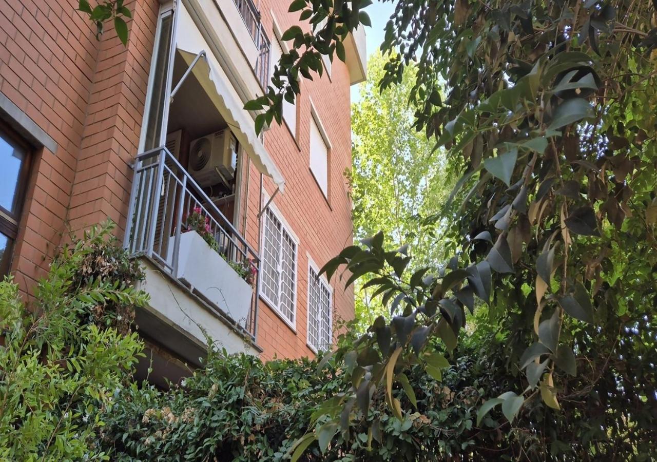 EUR Fenix Apartment free parking family - B&B