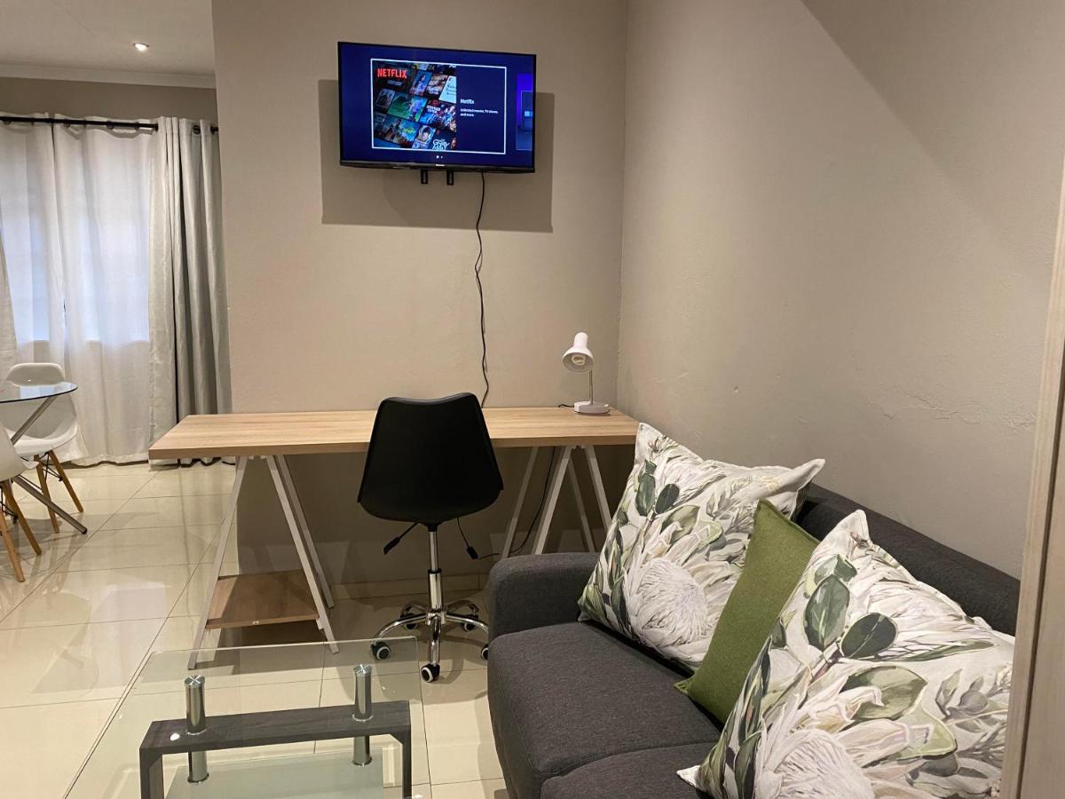 Deluxe Queen Studio