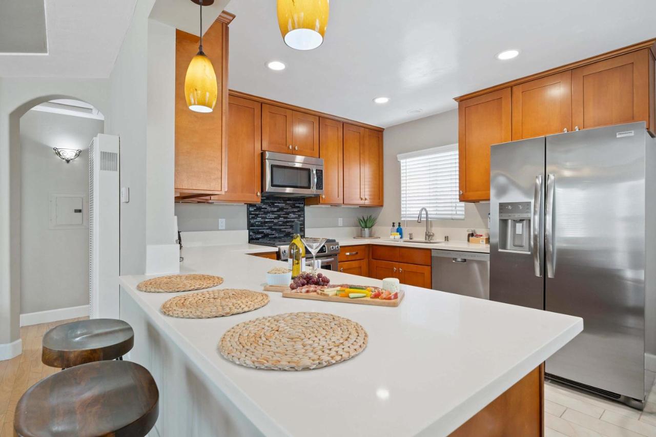 Endless Summer Beach Retreat- In The Heart of OB - B&B