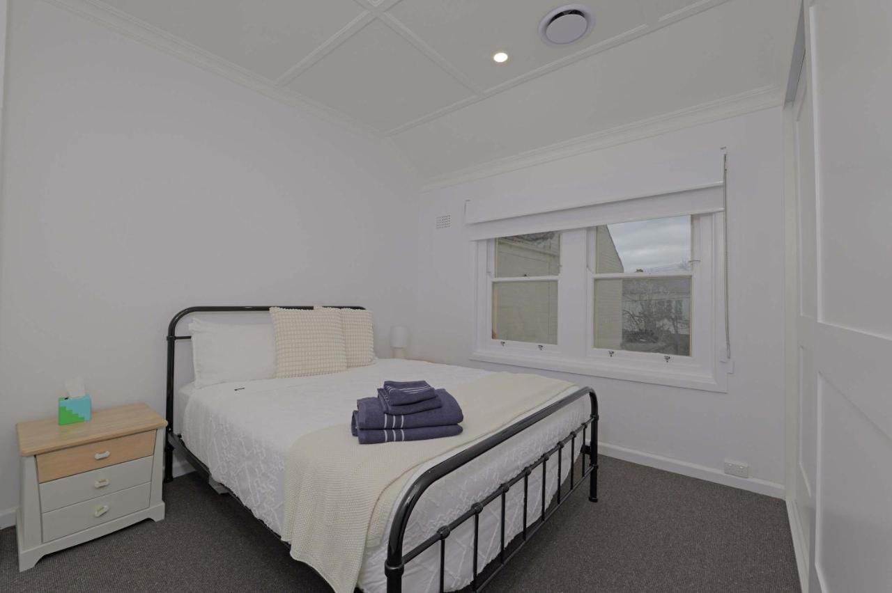 Manuka Village - Sleeps 8 - Free parking x 4 - B&B Kingston
