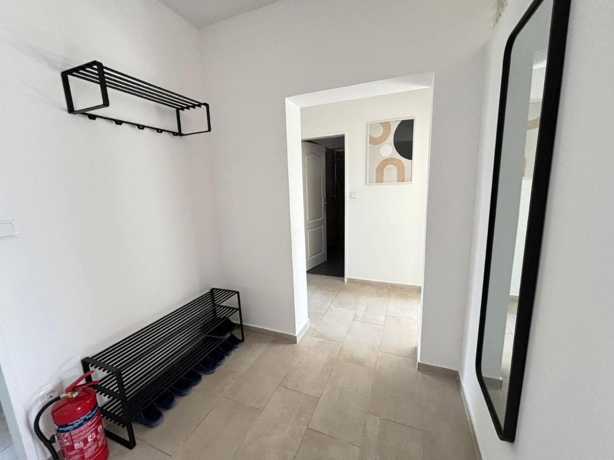 110qm- 4 Rooms - free private parking- free fast WIFI - Kitchen - near Wood- A Part Time Home - Chambres d’hôtes