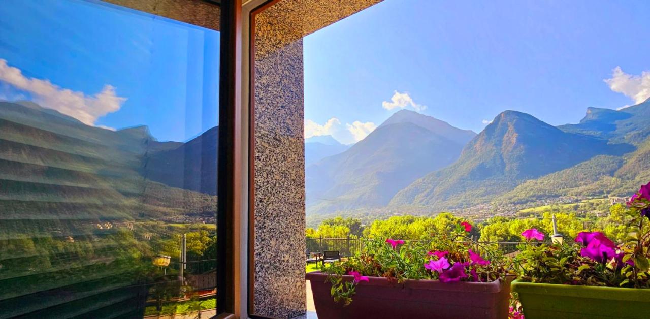 "Rouet" alloggio in villa tipica - B&B Nus