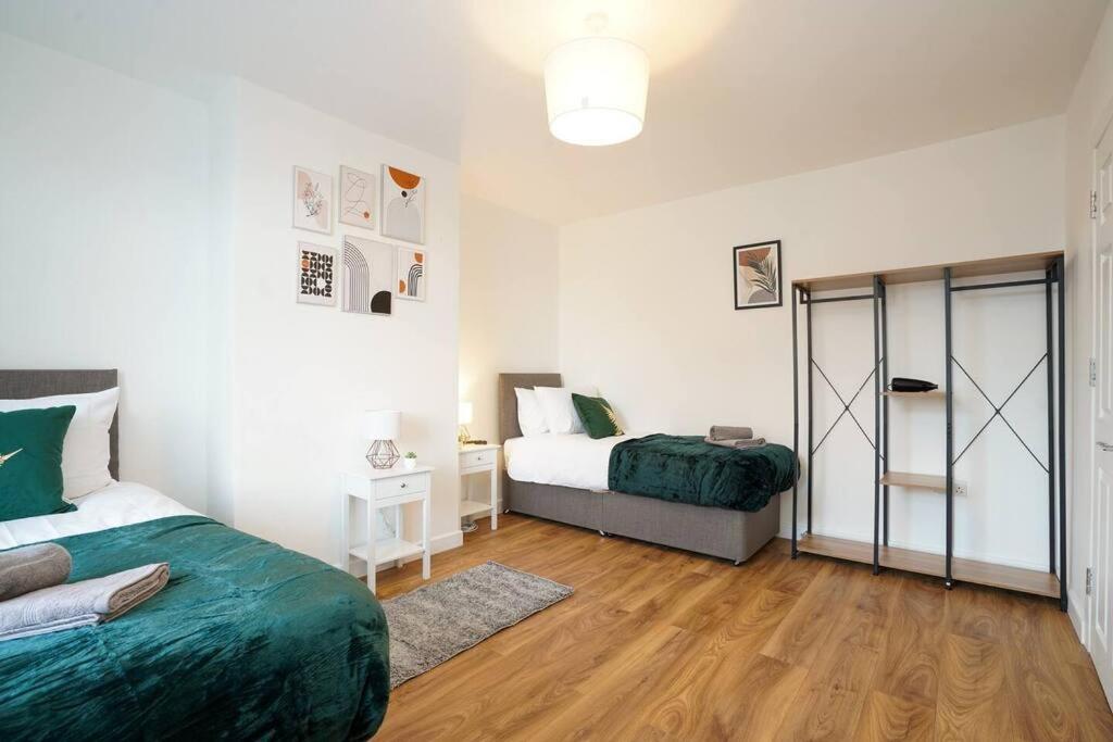 3 Bedroom Home with Free parking - B&B