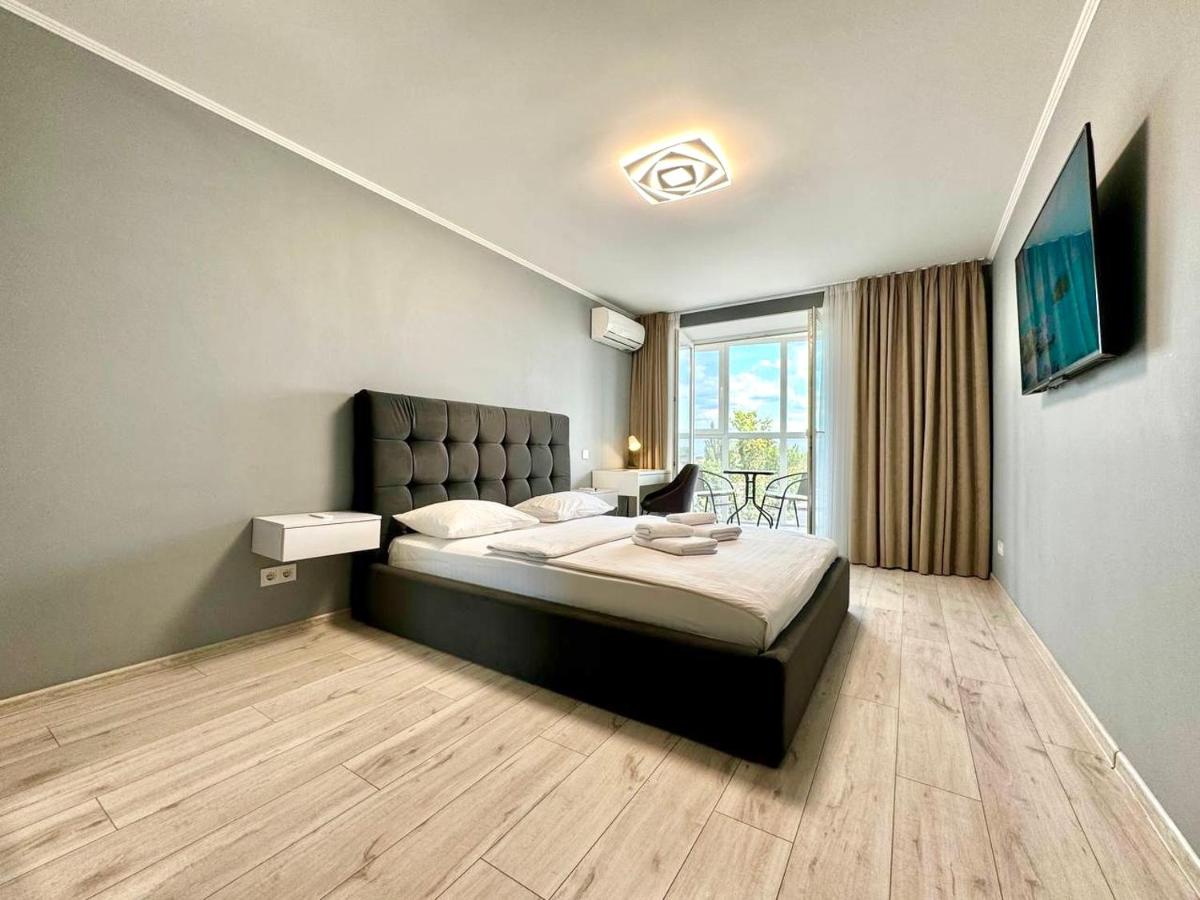 ApartPoltava апартаменти бізнес-класу в престижній НОВОбудові з панорамним балконом ЦЕНТР - Bed and Breakfast