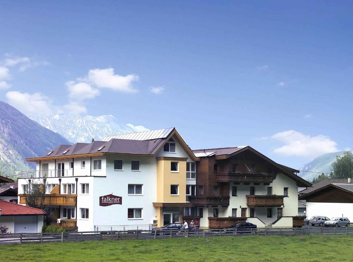 Apartments in Längenfeld - Ötztal 42014 - B&B