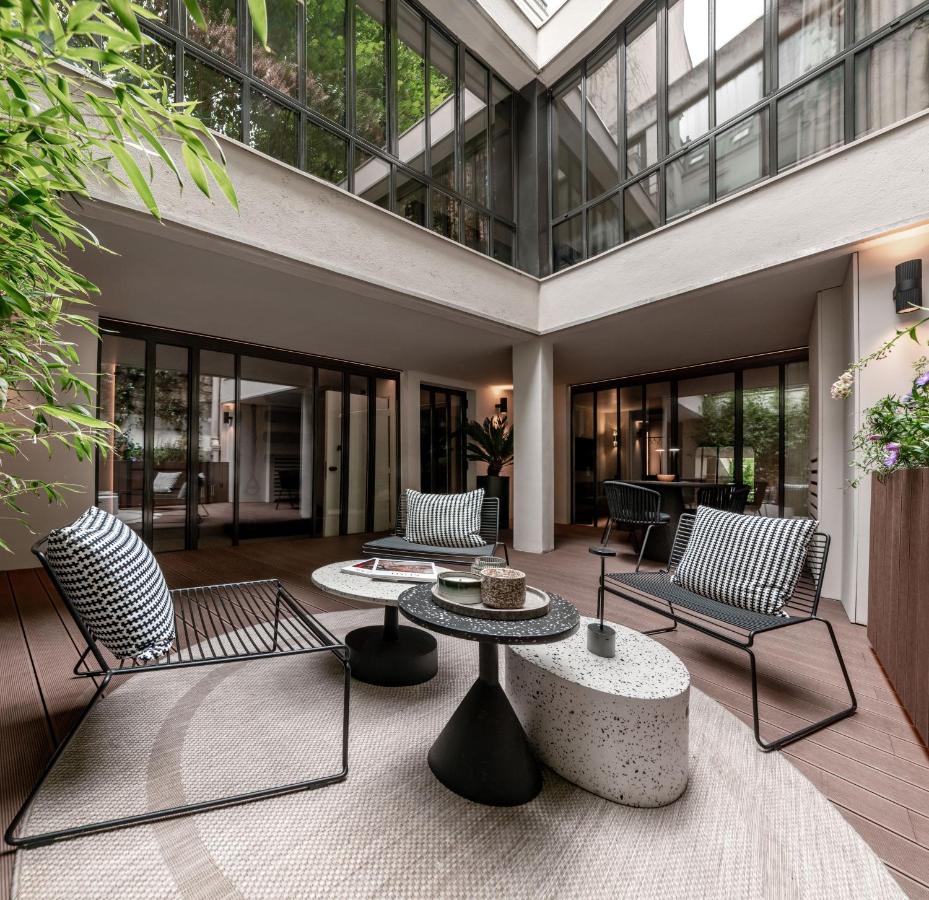 Luxury Residence in old Marais, 3 BR, Patio, Sauna, Fitness Room, AC - Chambres d'hôtes Paris