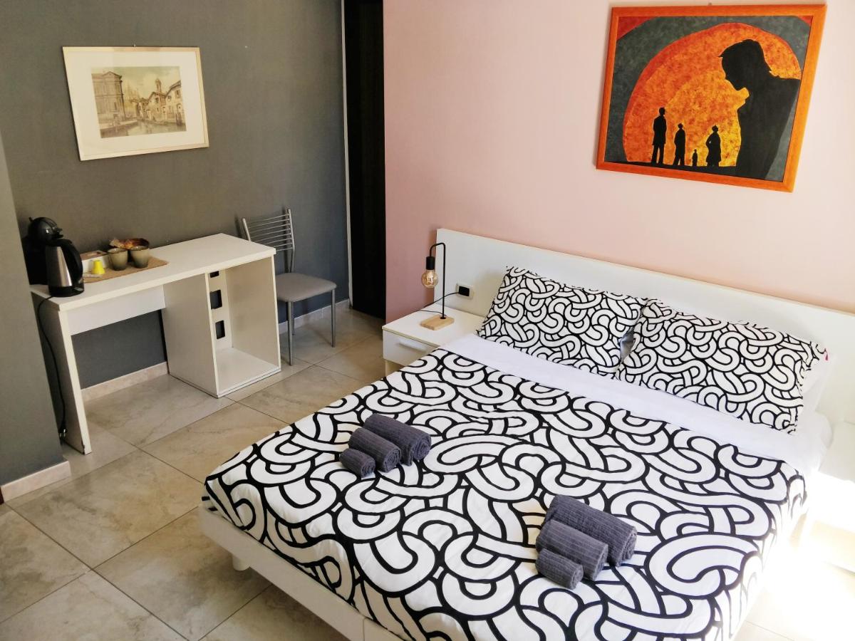 Doppel-/Zweibettzimmer mit Balkon