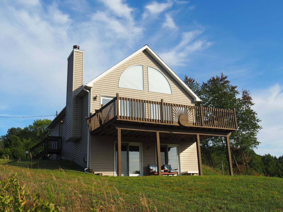 The Hilltop Retreat - Peaceful with Great Views! - B&B Frankfort