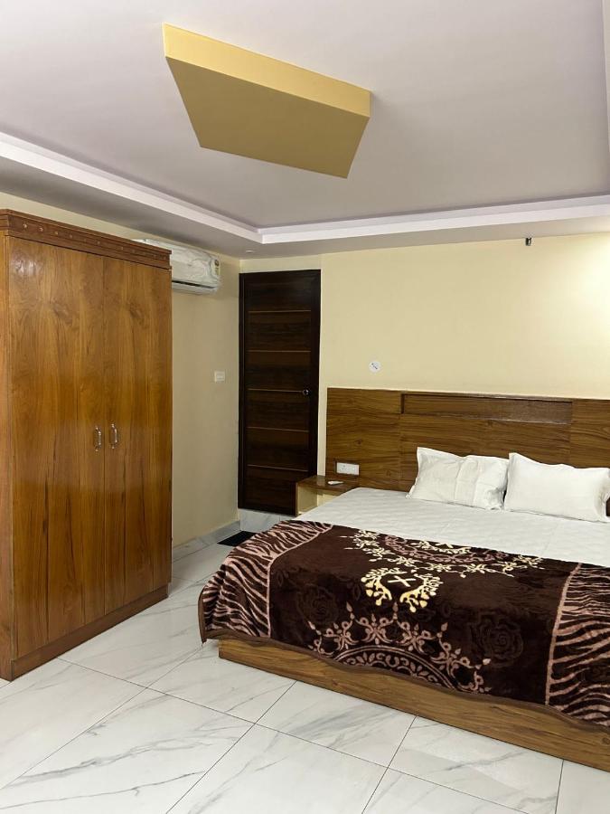 Deluxe Double Room (2 Adults + 1 Child)