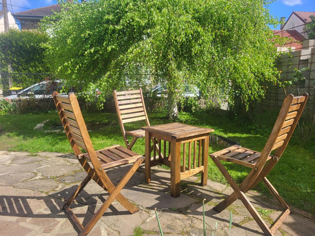 J1 St-Quentin-en -Yvelines Studio en Rez de jardin avec parking - Chambres d'hôtes Trappes