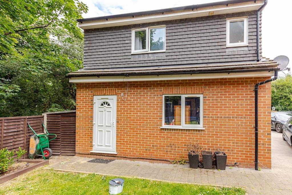 Beautiful flat in Morden near Wimbledon - B&B