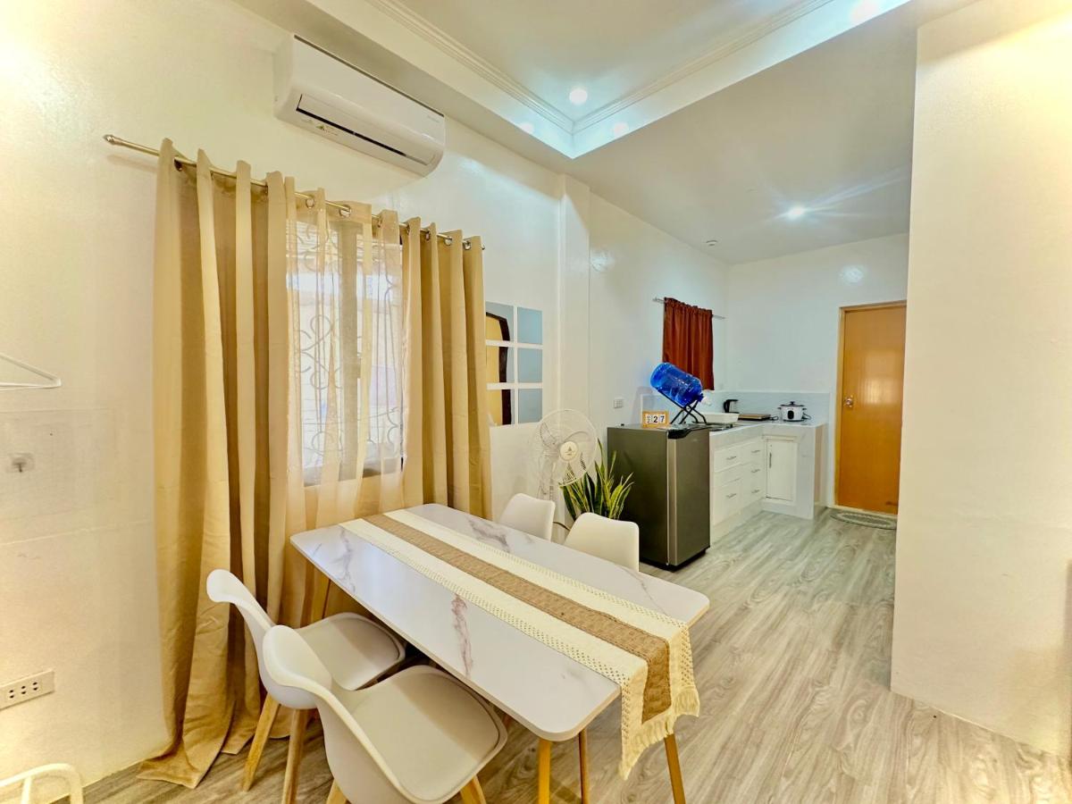 RRJ Bungalow 1Br, 2Aircon 4 minutes walk to the beach - Bed and Breakfast