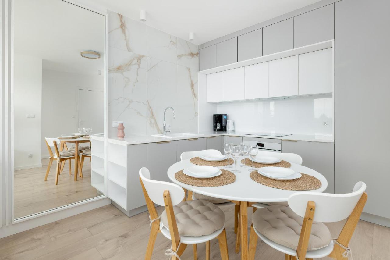 Marina Sea View - by Jantar Apartamenty Kołobrzeg - B&B Kołobrzeg