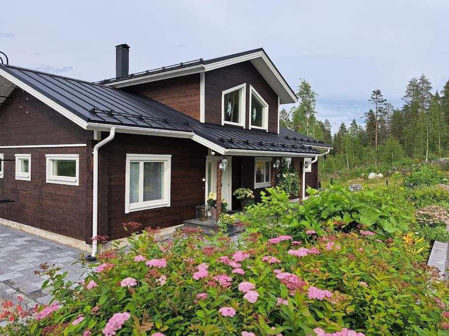 Upea huvila Taivalkoskella - B&B